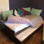 Le canapé se transforme en deux lits simples